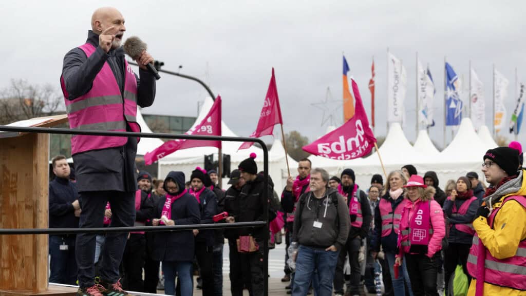 Warnstreik bei bundesweiten Protesten für bessere Arbeitsbedingungen.