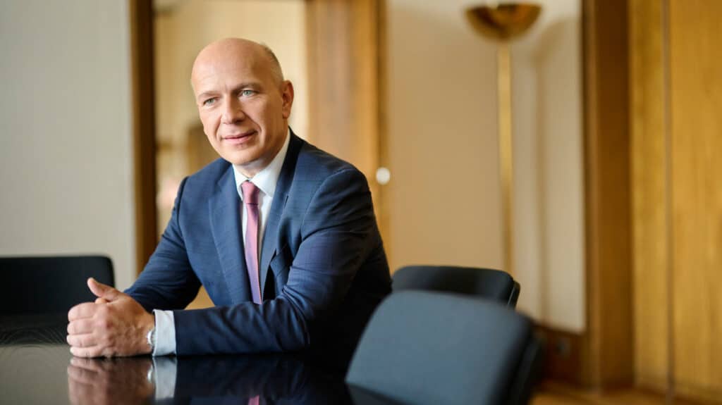 Kai Wegner spricht bei einer offiziellen Veranstaltung in Berlin.