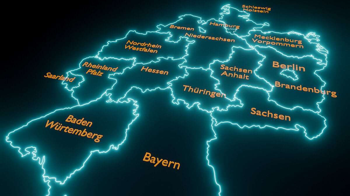 Karte Deutschlands mit Bundesländern, Fokus auf öffentliche Dienste und Modernisierung.