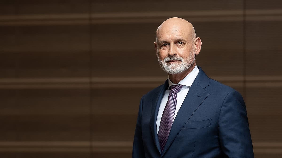 Geyer kritisiert den Staat und das unzureichende Preis-Leistungs-Verhältnis in öffentlichen Dienstle.